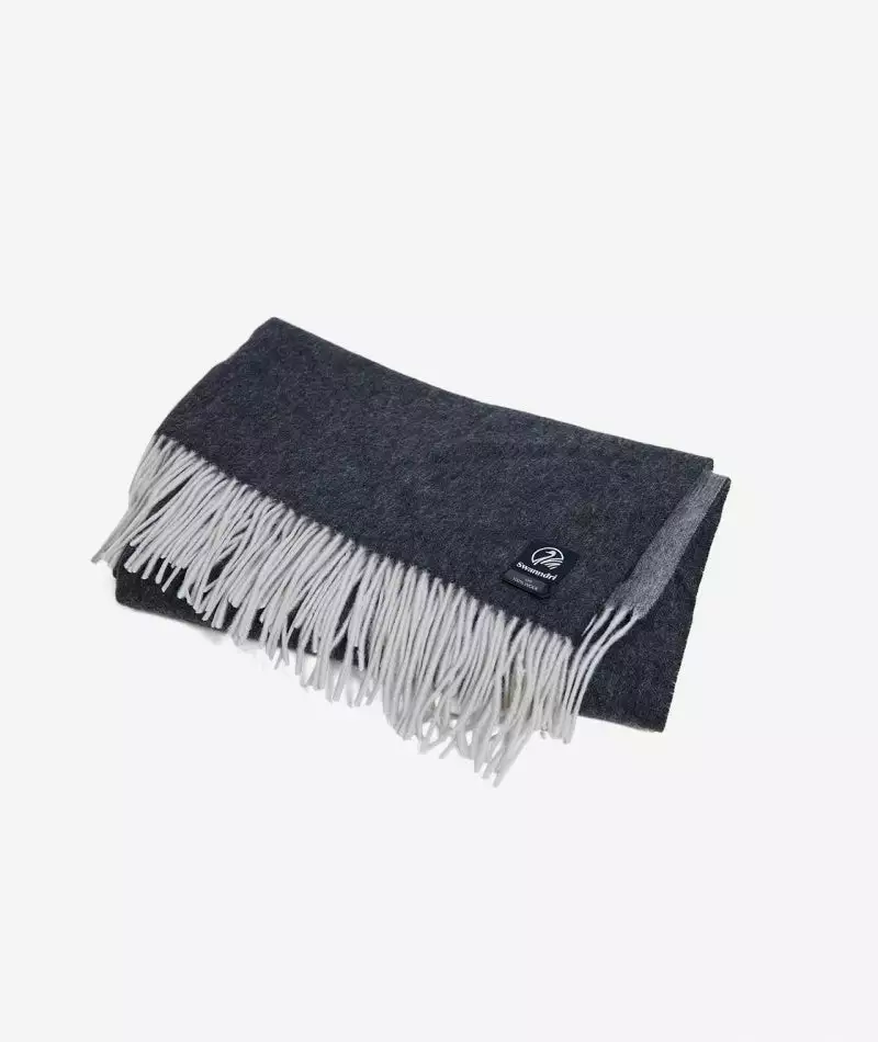 Swanndri Womens Wide Wool Scarf - Image 4