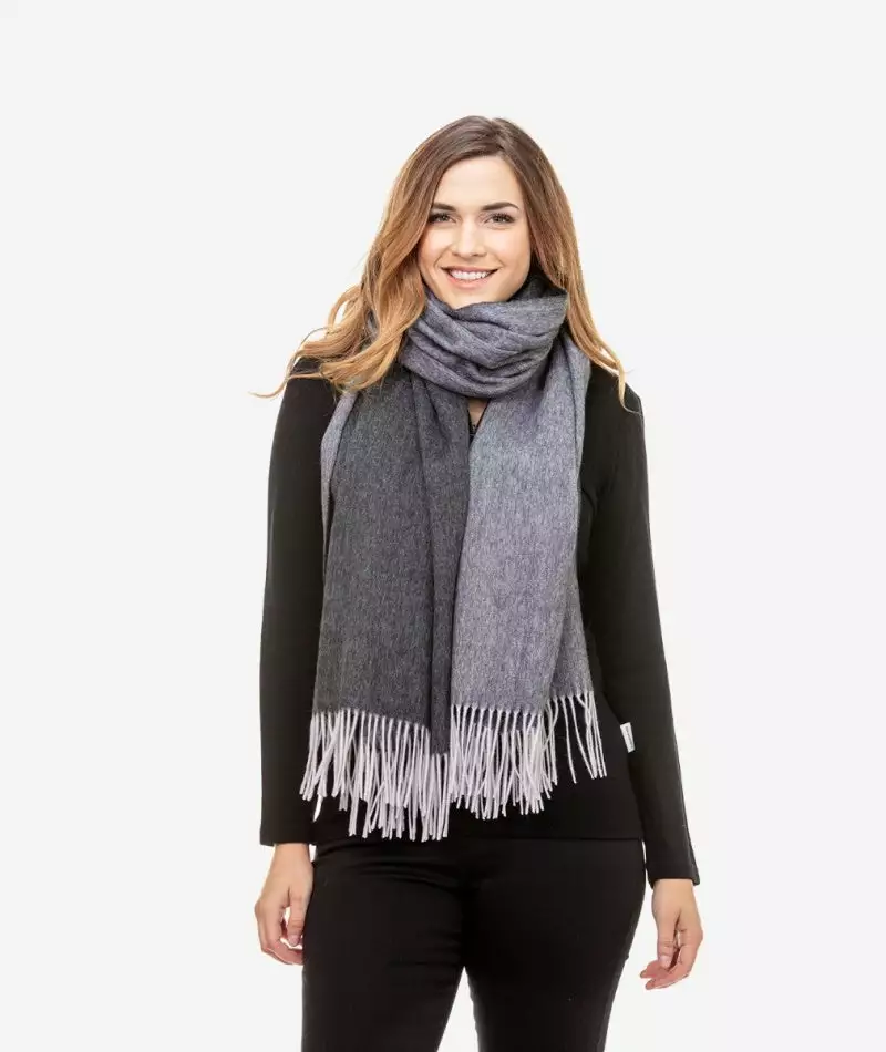 Swanndri Womens Wide Wool Scarf - Image 2